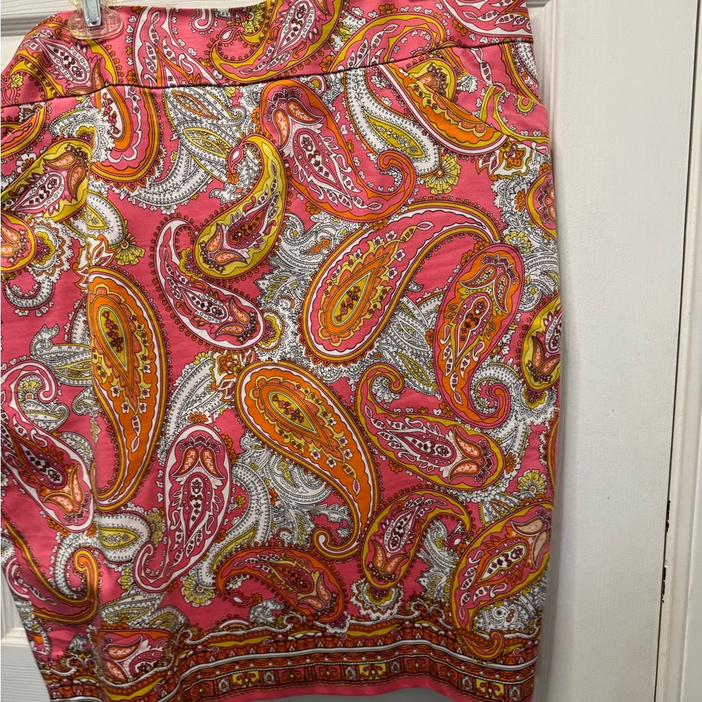 Pink pencil skirt like new only worn twice from Macy’s